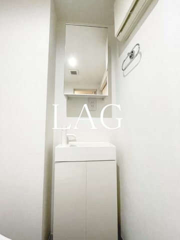 洗面設備　独立洗面台です。