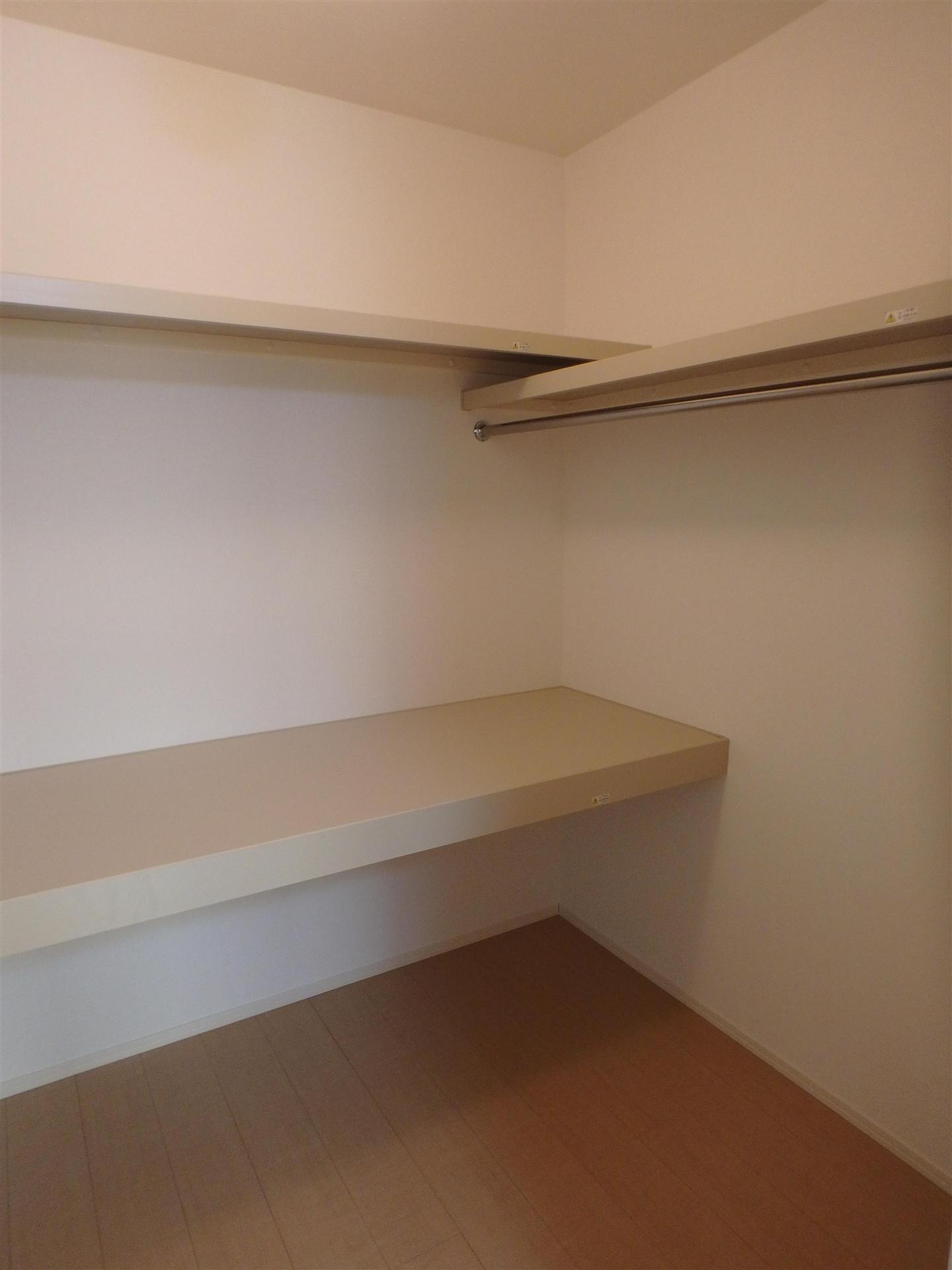 収納　荷物の多い方に嬉しいウォークインクローゼットです。