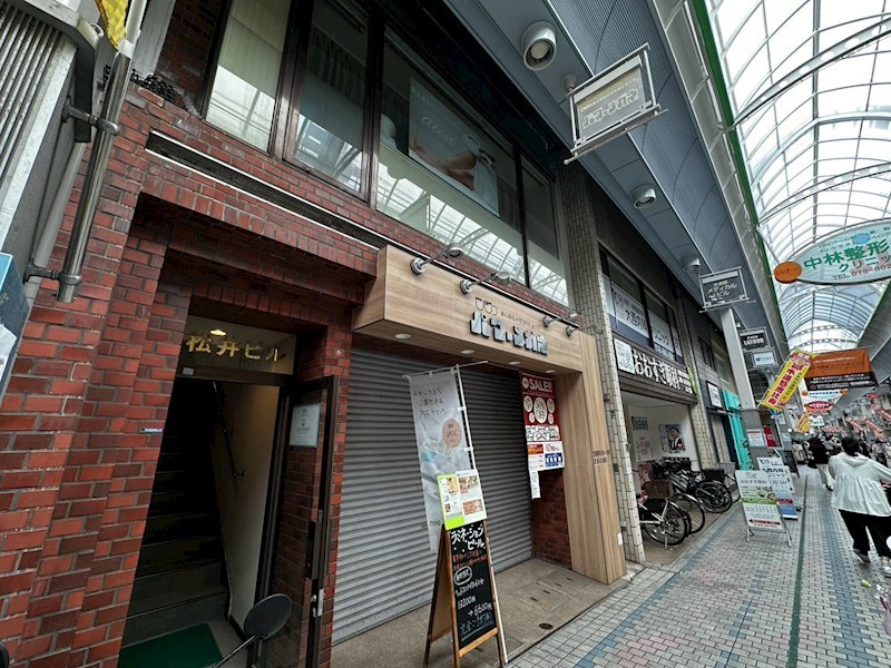 建物外観　商店街に隣接して雨にも濡れない！