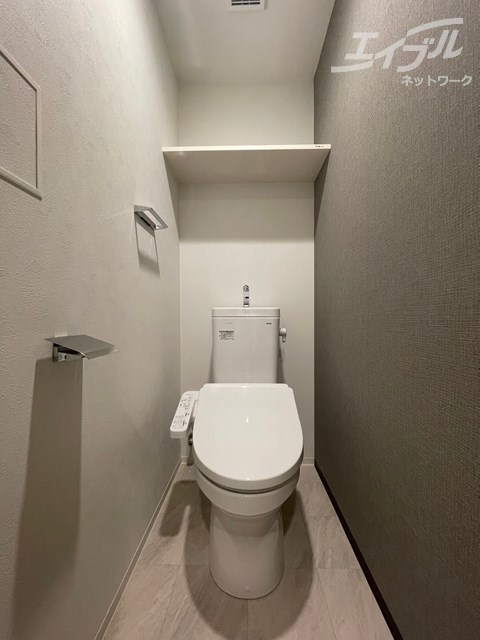 トイレ　洗浄付きトイレになります。