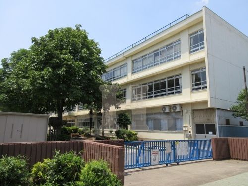 小学校　蕨市立東小学校（小学校）まで614m