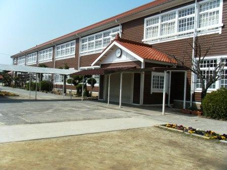 中学校　倉敷市立西中学校（中学校）まで642m