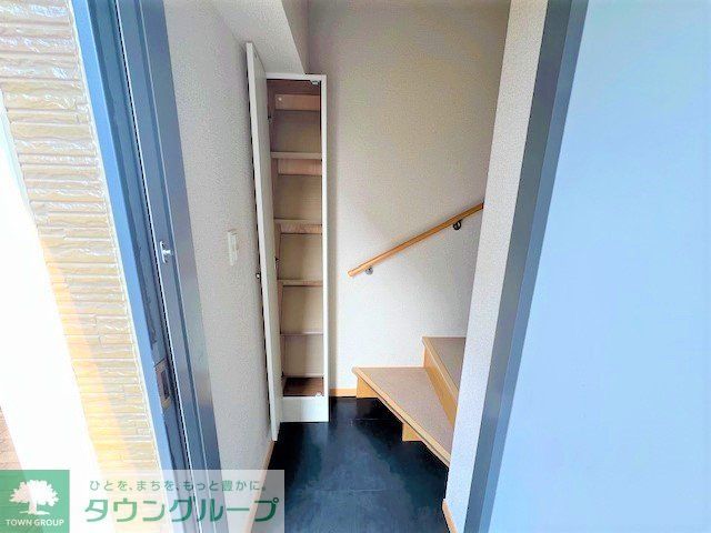 玄関　同タイプ代表写真となり設備仕様は一部異なる場合があります。