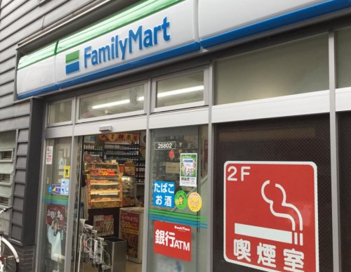 コンビニ　ファミリーマート 目白駅西店（コンビニ）まで495m
