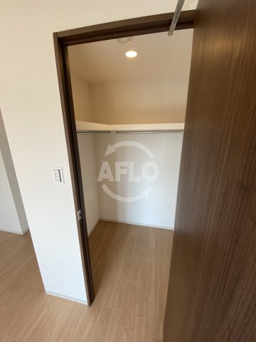 収納　フォーリアライズ大阪ウエストベイ　ウォークインクローゼット