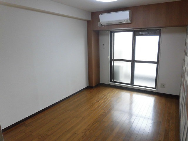 その他部屋・スペース　６．５帖の明るいお部屋です。