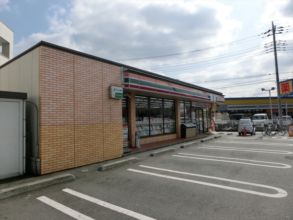 コンビニ　セブンイレブン川越霞ケ関東1丁目店（コンビニ）まで218m