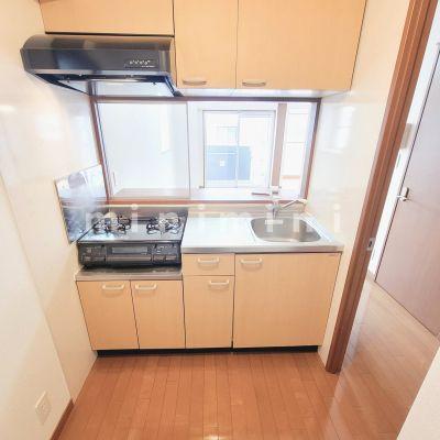 キッチン　※写真は別号室のものですので現状優先とさせていただきます