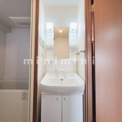 洗面設備　※写真は別号室のものですので現状優先とさせていただきます