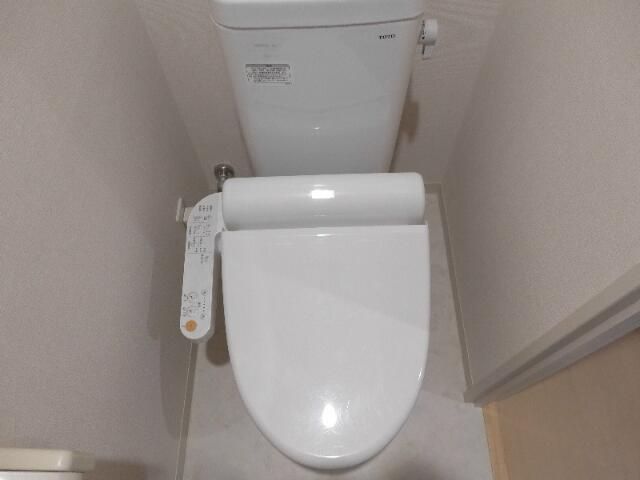 都営大江戸線 両国駅 徒歩12分 10階建 築13年のトイレ写真