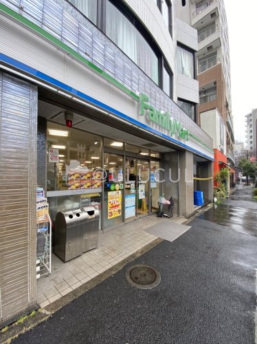 コンビニ　ファミリーマート 南麻布四丁目店（コンビニ）まで518m