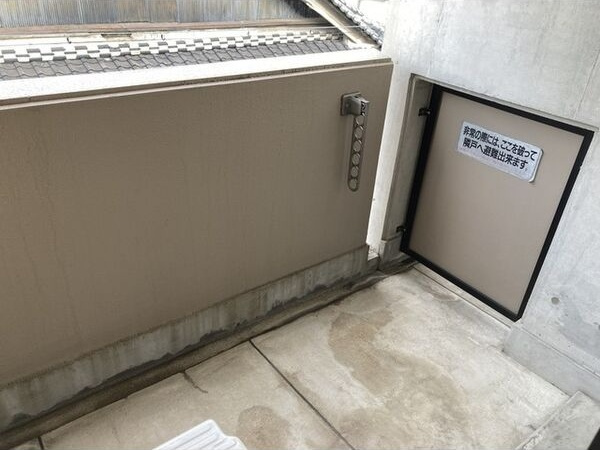 バルコニー　※写真は同じマンションの違う部屋のものになります。