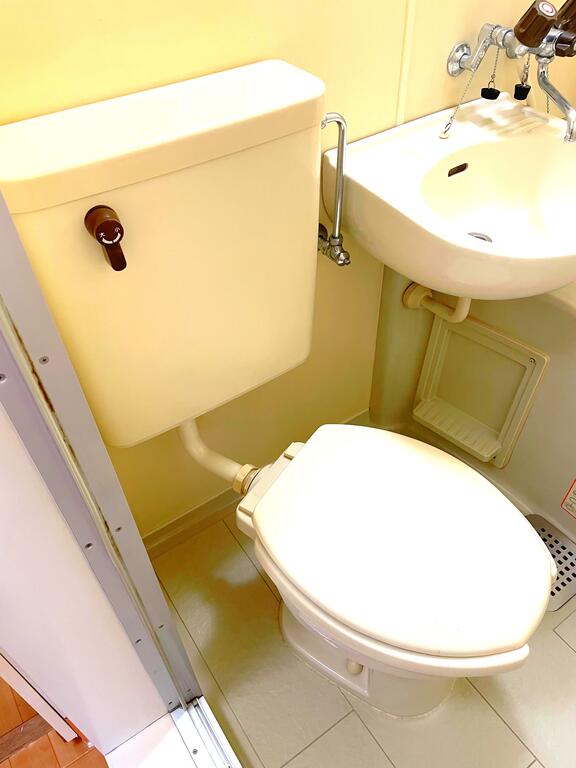 地下鉄名城線 堀田駅 徒歩7分 2階建 築37年のトイレ写真