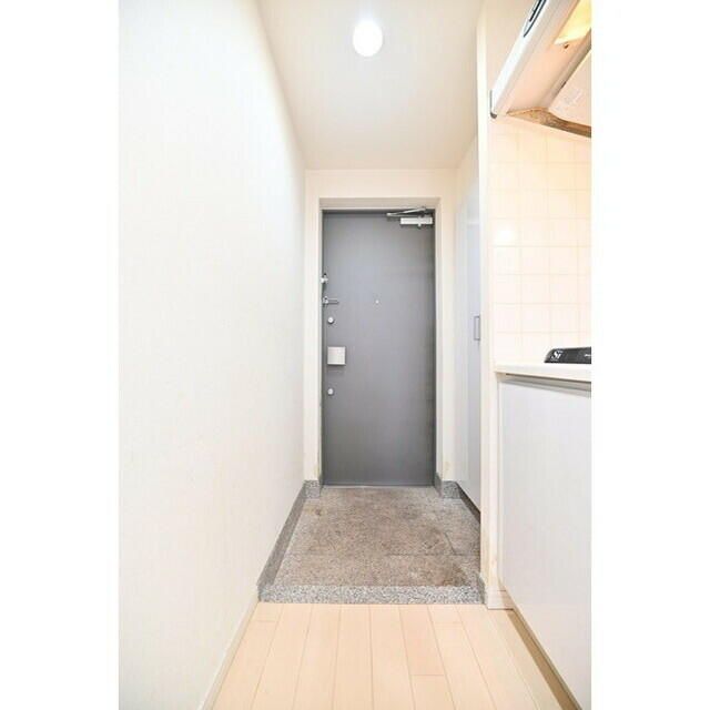 小田急線 千歳船橋駅 徒歩17分 8階建 築16年の玄関写真