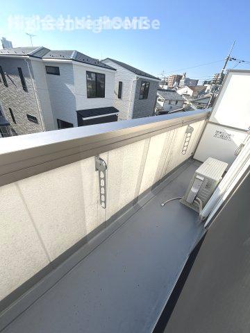バルコニー　開放的で明るい空間を演出してくれるバルコニーです