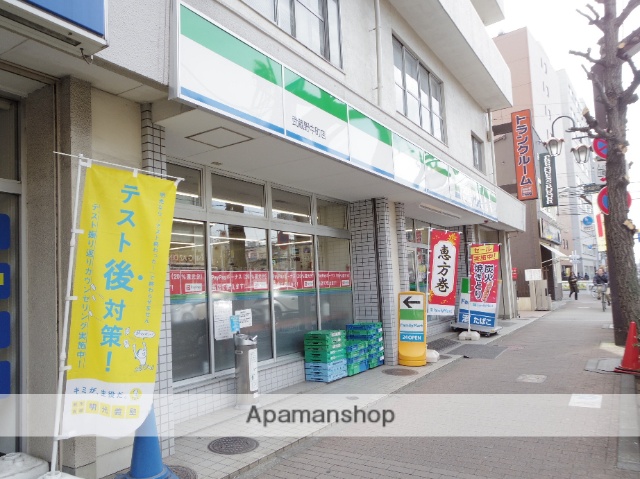 コンビニ　ファミリーマート（コンビニ）まで462m