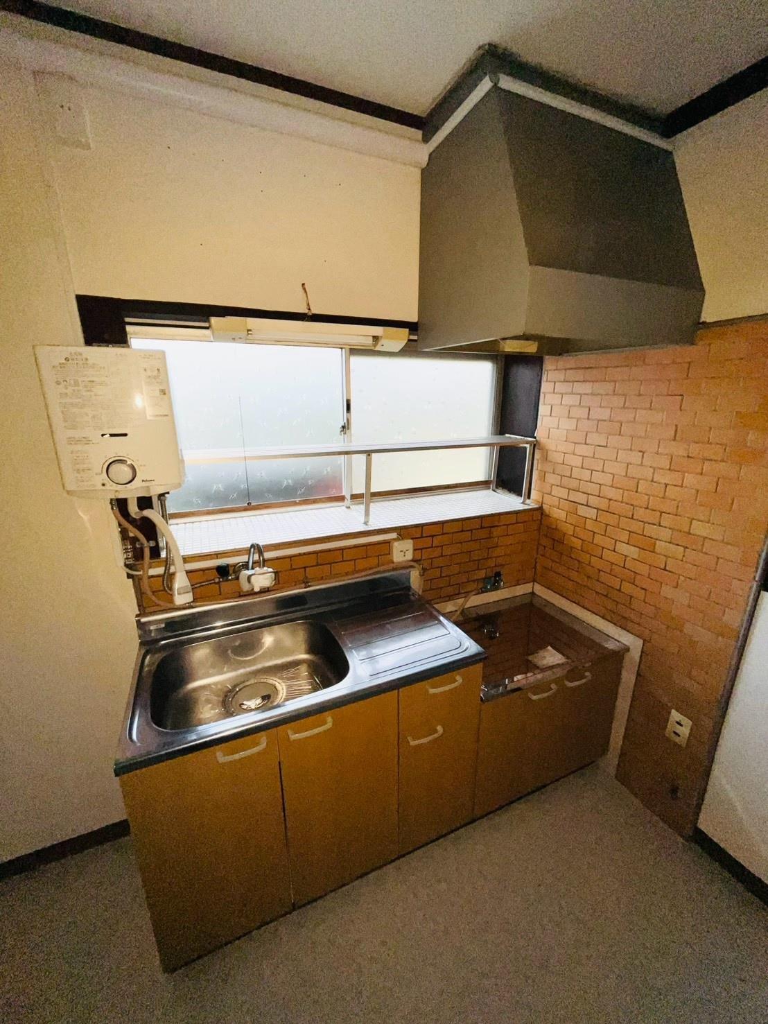 広島電鉄宮島線 楽々園駅 徒歩23分 2階建 築56年のキッチン写真