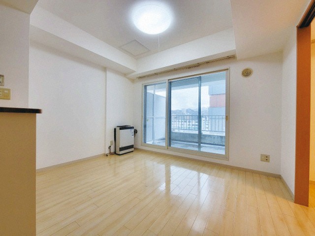 レガーロ美術館通の居間写真