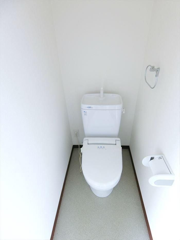 トイレ　快適な温水洗浄便座トイレです