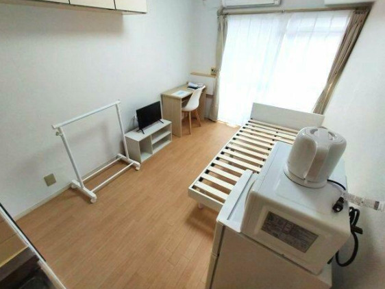 居室・リビング　大きな窓で明るいお部屋です。