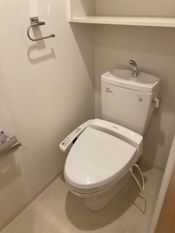 トイレ　※別部屋の参考写真です。