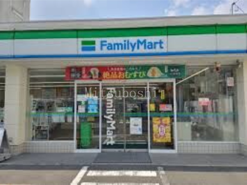 コンビニ　ファミリーマート中野中央二丁目店（コンビニ）まで215m