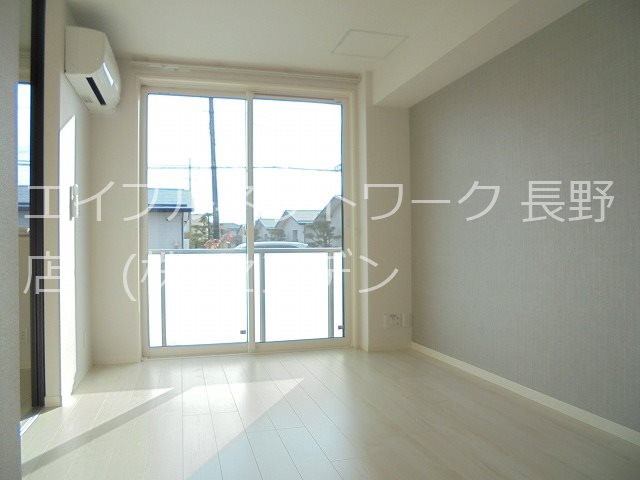 居室・リビング　写真は102号室です。(参考)