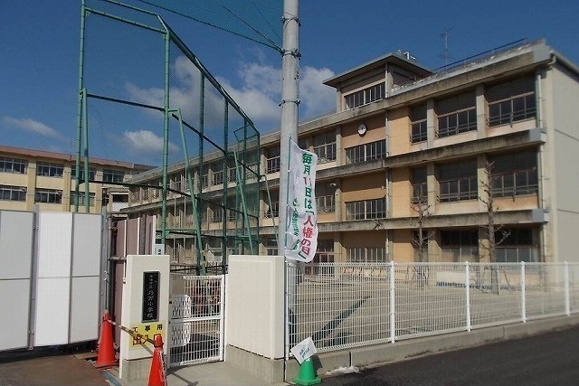 その他　今治市立乃万小学校様まで1900m
