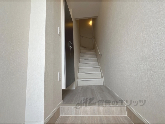水口町新城新築アパートの玄関写真