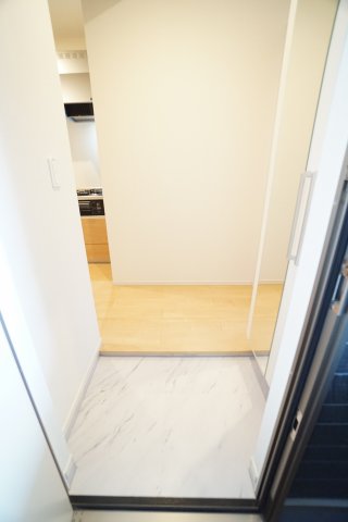 玄関　※同物件・同タイプの写真です。