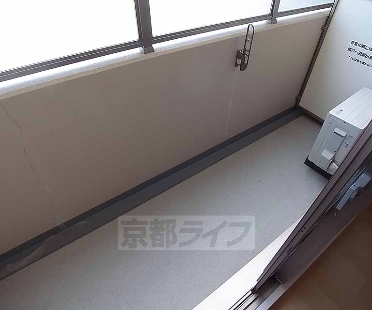 バルコニー　採光あるバルコニー