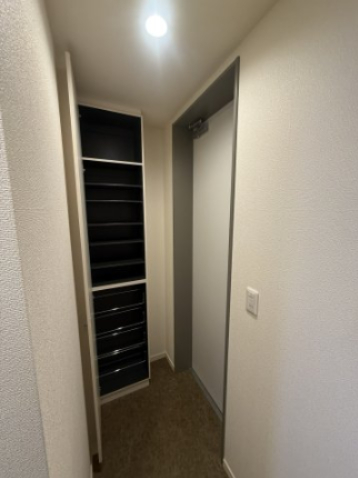 玄関　※同号室別部屋参考写真です。