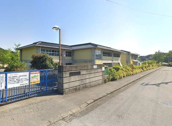小学校　高知市立横浜新町小学校（小学校）まで274m