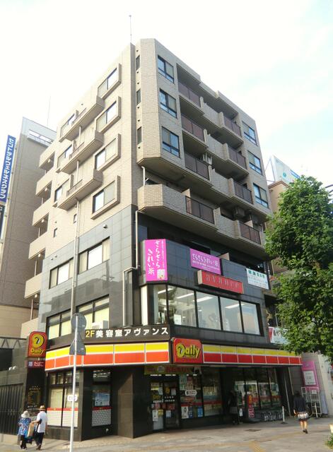 建物外観　１Ｆにコンビニ！駅前ロータリーすぐ前の好立地！