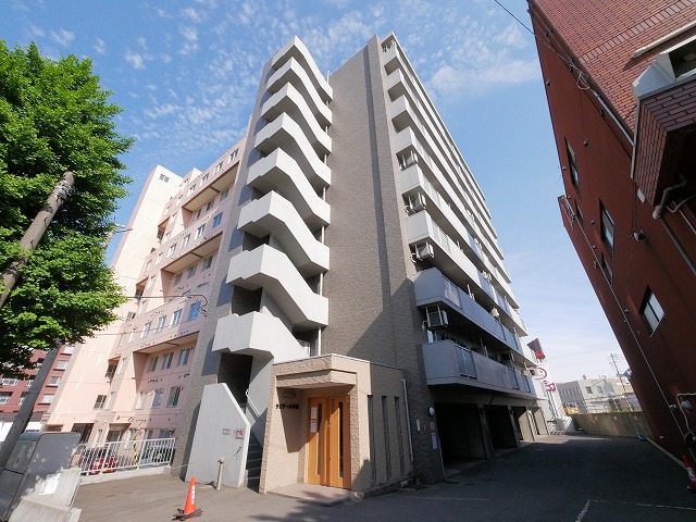 札幌市手稲区手稲本町二条のマンションの建物外観