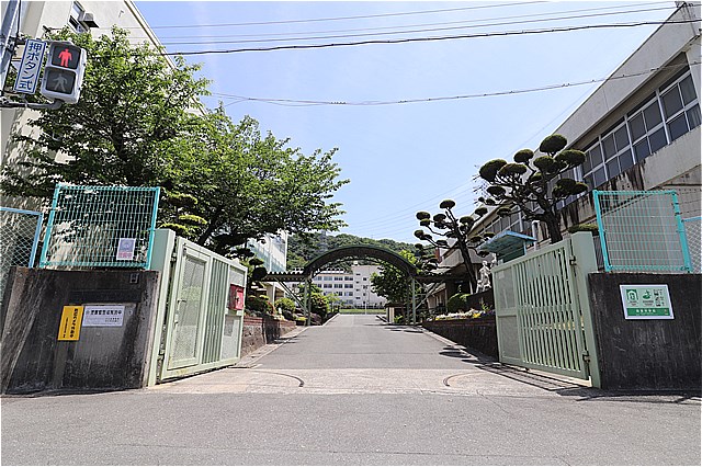 中学校　大東市立四条中学校（中学校）まで724m