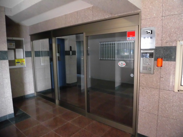 セキュリティ　オートロックのエントランス