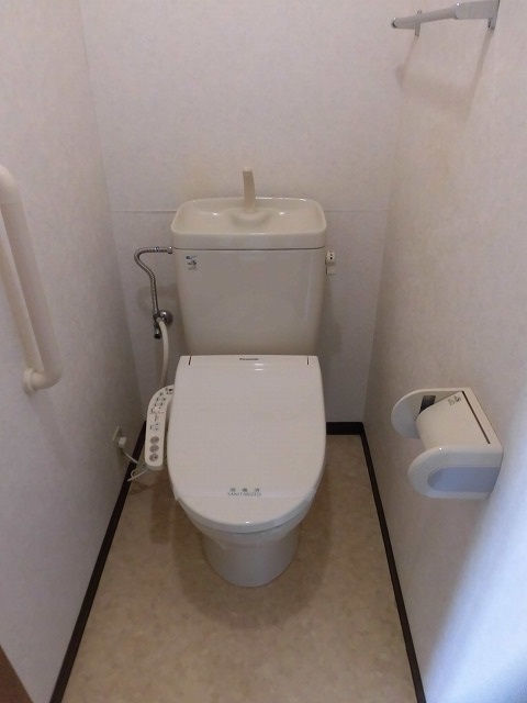 トイレ　温水洗浄便座付