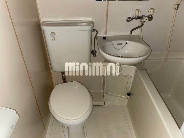 トイレ　ユニットバススペースです