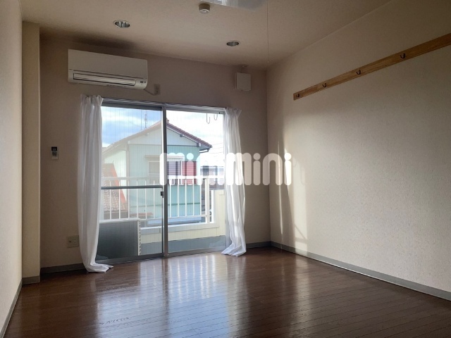 居室・リビング　フローリングタイプの洋室スペースです