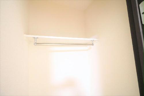 その他　ハンガーパイプ付きでスッキリ収納