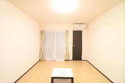 居室・リビング　１Ｆはフローリング仕様・２Ｆは遮音フローリング仕様