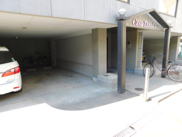 駐車場　屋根付ガレージ