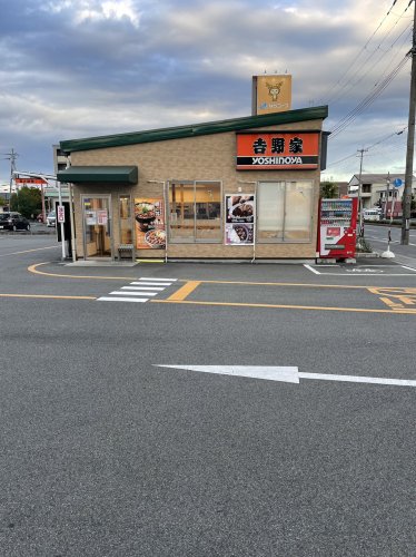 飲食店　吉野家　橿原木原町店（飲食店）まで483m