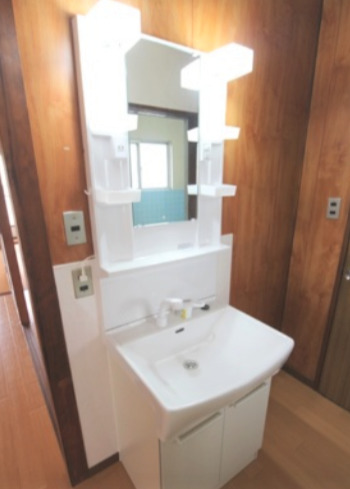 洗面設備　使いやすい独立洗面台です