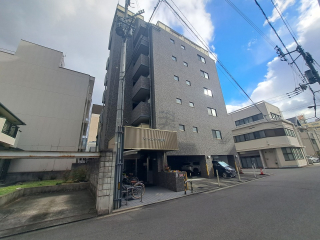 松山市三番町のマンションの建物外観