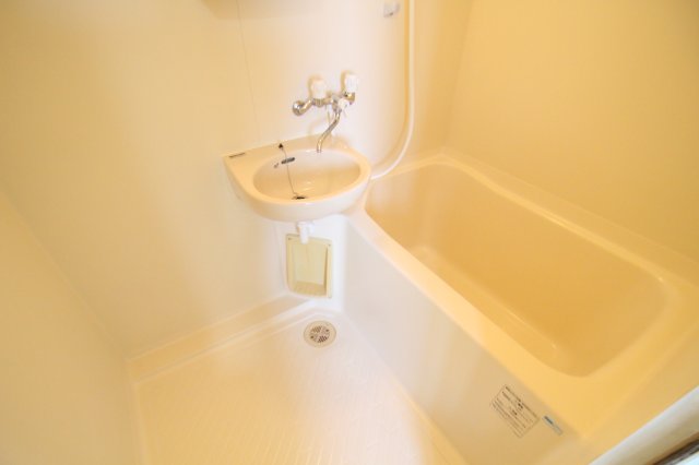 バス・シャワールーム　日々の疲れを癒すお風呂付です