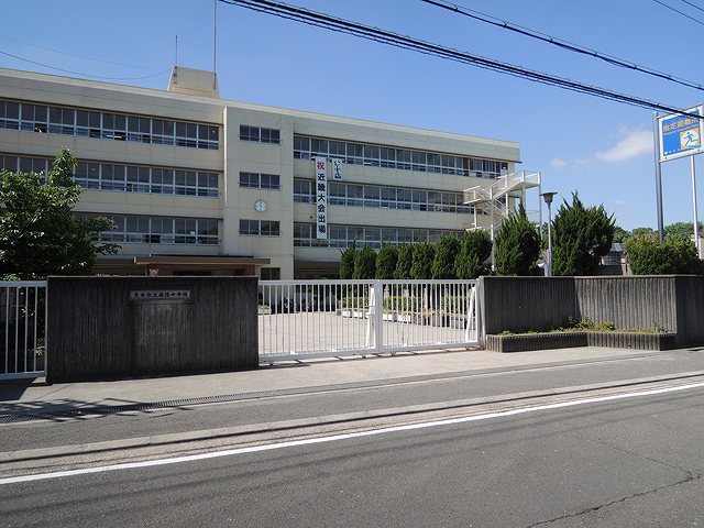 中学校　茨木市立西陵中学校（中学校）まで1139m