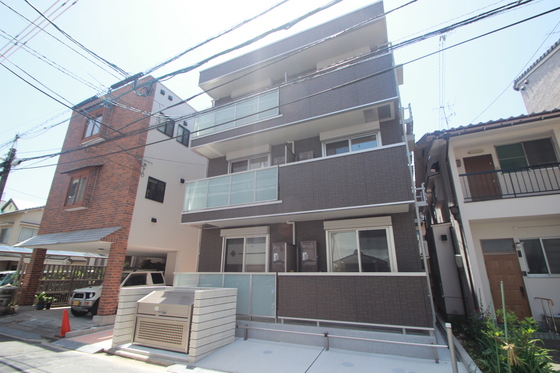広島市中区舟入川口町のアパートの建物外観