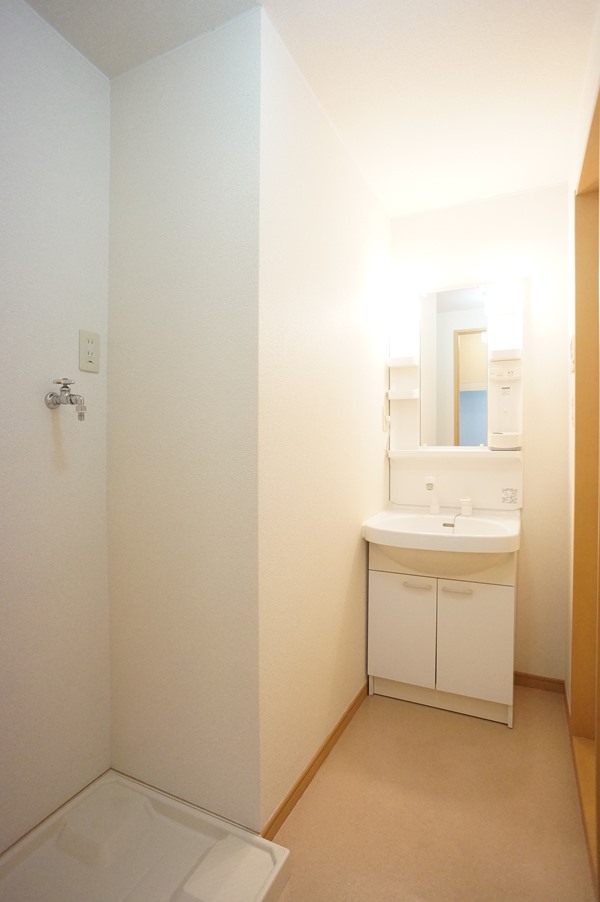 洗面設備　シャンプードレッサー仕様！室内洗濯機置き場！